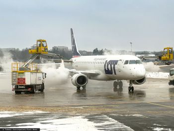 Leciał do Pragi. Samolot LOT-u pilnie zawrócony
