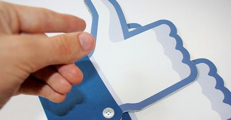 Play Online ma nowe zestawy, a Orange bonusy za doładowania na Facebooku
