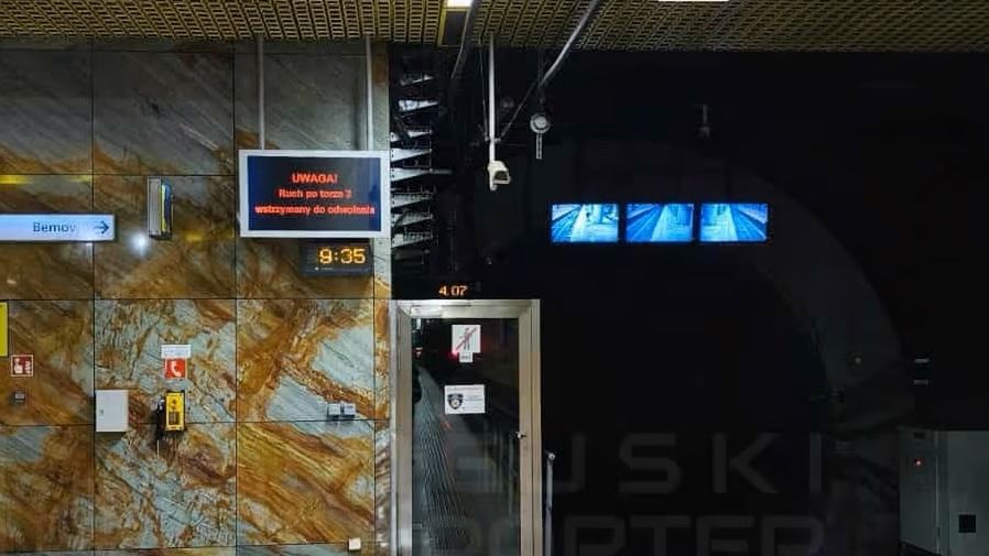 Awaria w metrze w Warszawie. Pękła rura