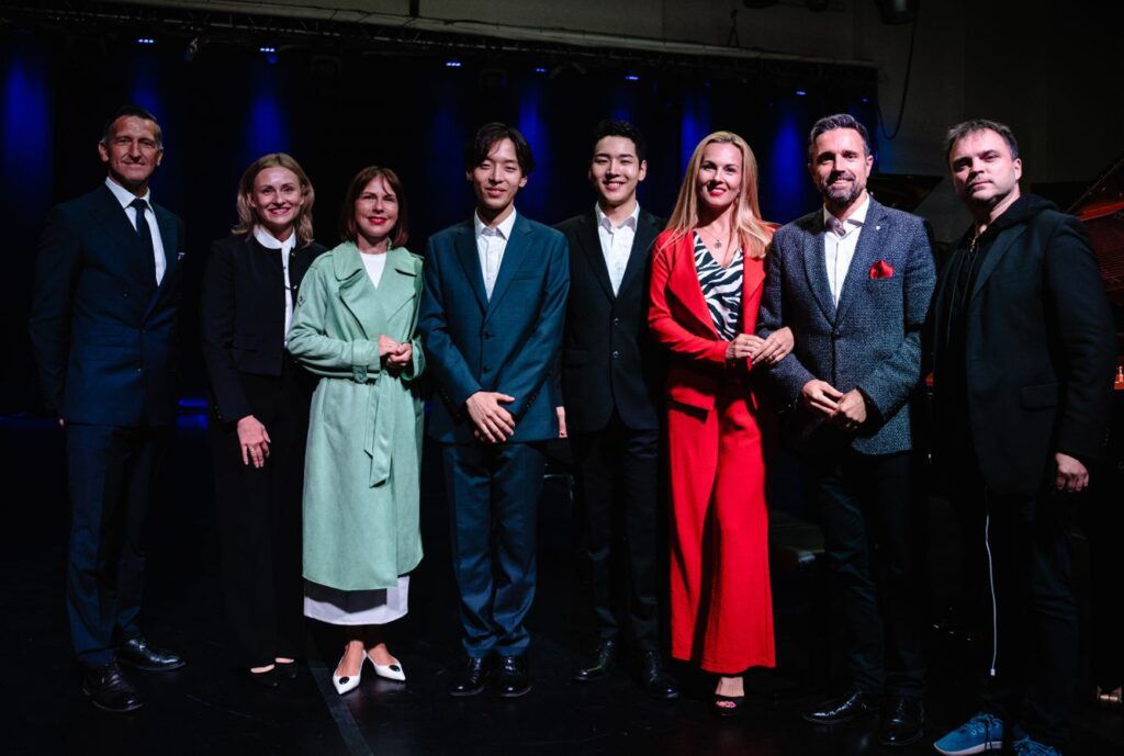 Po koncercie braci Lee w Białej Podlaskiej. Zdjęcie zbiorowe © Miasto Biała Podlaska