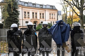 "Dramatyczna eskalacja". Światowe media o kryzysie w TK