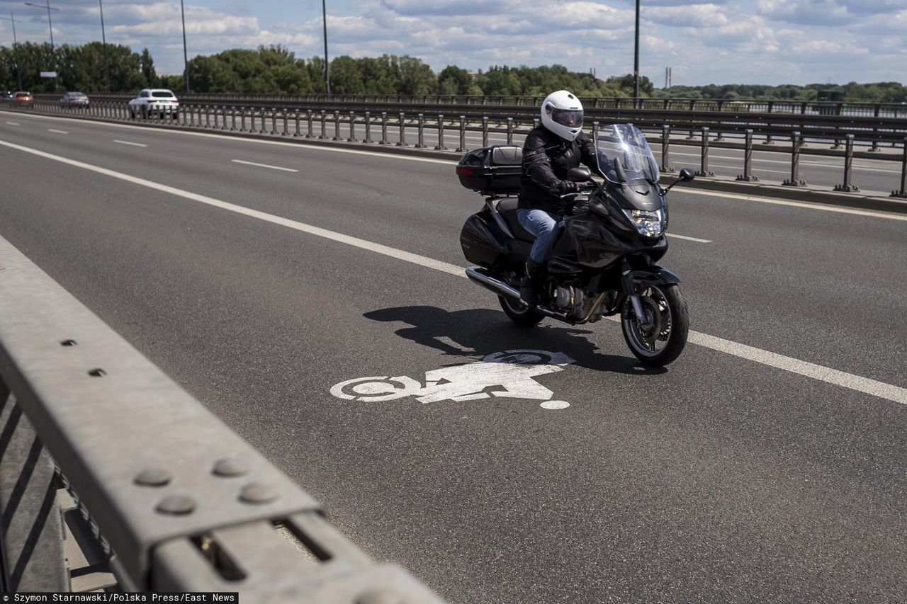 Motocykle wjadą na stałe na buspasy w Warszawie. Program pilotażowy przyniósł pozytywne efekty