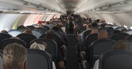 Ptak spowodował pożar samolotu. Pasażerowie przeżyli chwile grozy