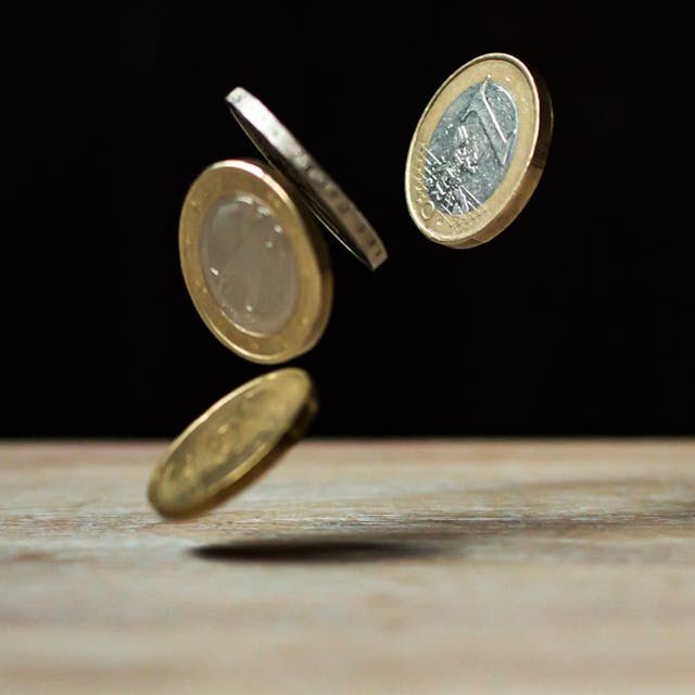 Fałszywa inwestycja zakończona stratą ponad 394 000 złotych