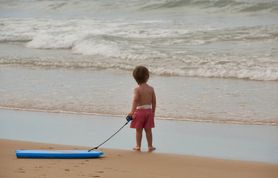 Niezwykły przypadek. 3-latka zakaziła się na plaży bakterią powodującą "chorobę ryb"