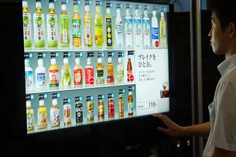 Ekran dotykowy HD w automacie z napojami