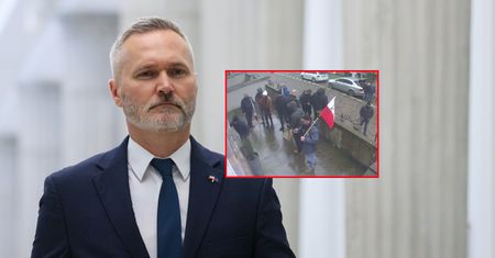 Biuro Wałęsy obrzucone obornikiem. Poseł pokazał zdjęcie rolników