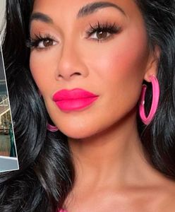 Nicole Scherzinger w wannie wypełnionej lodowatą wodą. Jej kostium nie pozostawiał pola wyobraźni