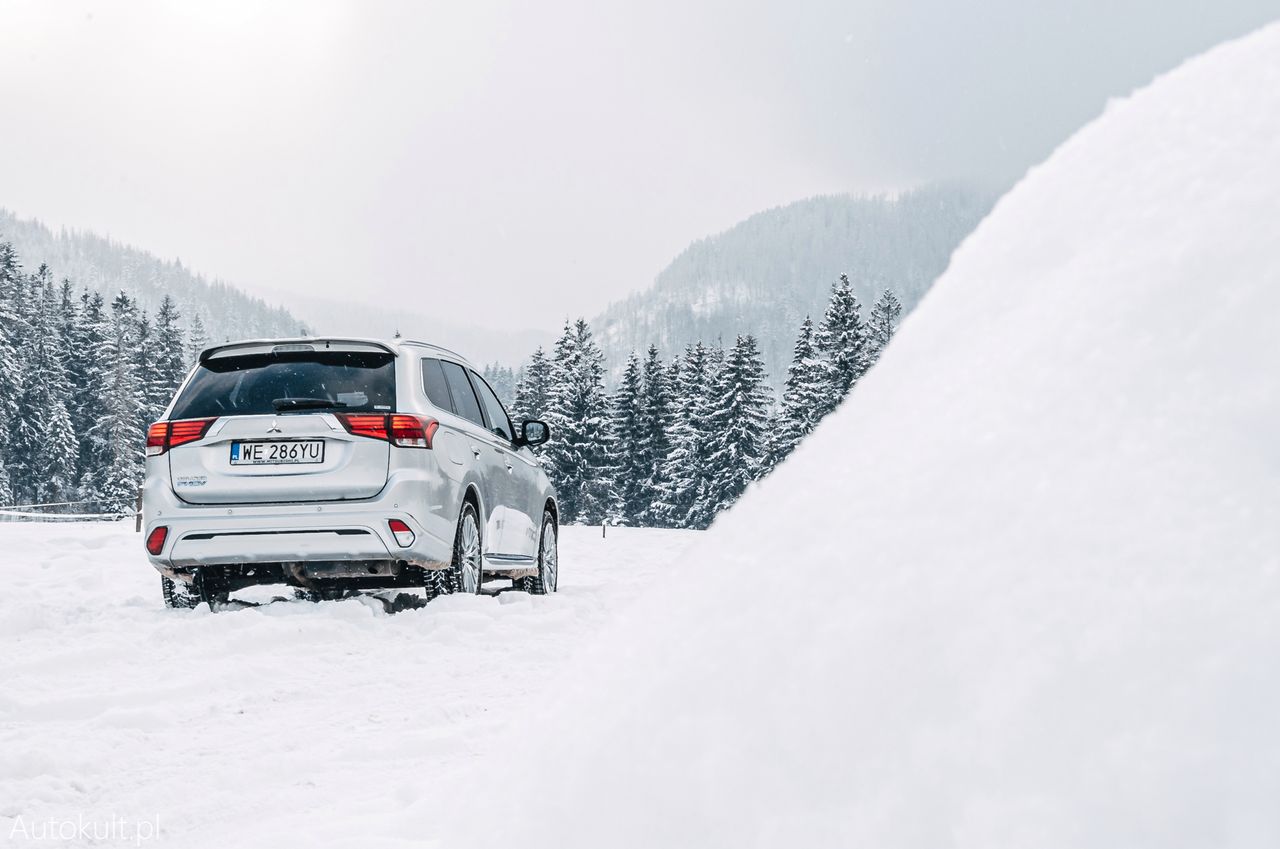 Mitsubishi Outlander PHEV (2021)