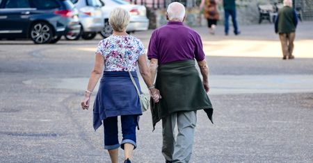 Ulgi dla emerytów. Na te zniżki mogą liczyć seniorzy w 2023 roku