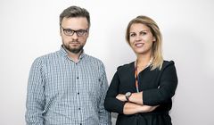 Justyna Borczyńska i Kamil Wiśniewski w dziale obsługi klienta Plej