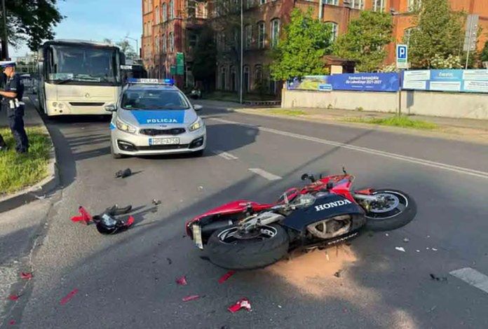 Fot. Czytelnik. Kierujący Seatem uderzył w motocyklistę