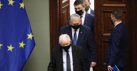 Niejawne obrady komitetu Kaczyńskiego. "Tryb ściśle tajny"