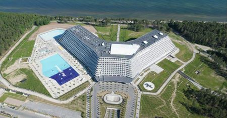 Nowe zdjęcia z Pobierowa. Tak teraz wygląda słynny hotel