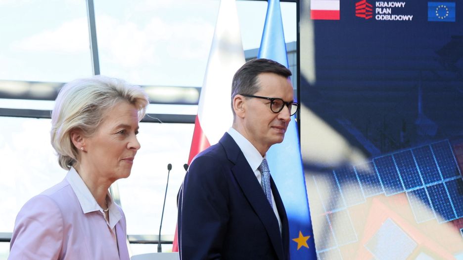 Ursula von der Leyen, Mateusz MorawieckiKonstancin-Jeziorna, 02.06.2022. Przewodnicz�ca Komisji Europejskiej Ursula von der Leyen (L) oraz premier RP Mateusz Morawiecki (P) podczas wizyty w siedzibie Polskich Sieci Elektroenergetycznych S.A. w Konstancinie-Jeziornie, 2 bm. (jm) PAP/Leszek Szyma�skiLeszek Szyma�skienergetyka, EU, KE, konferencja, KPO, krajowy plan odbudowy, polityk polityka, Polskie sieci energetyczne, prasowa, ue