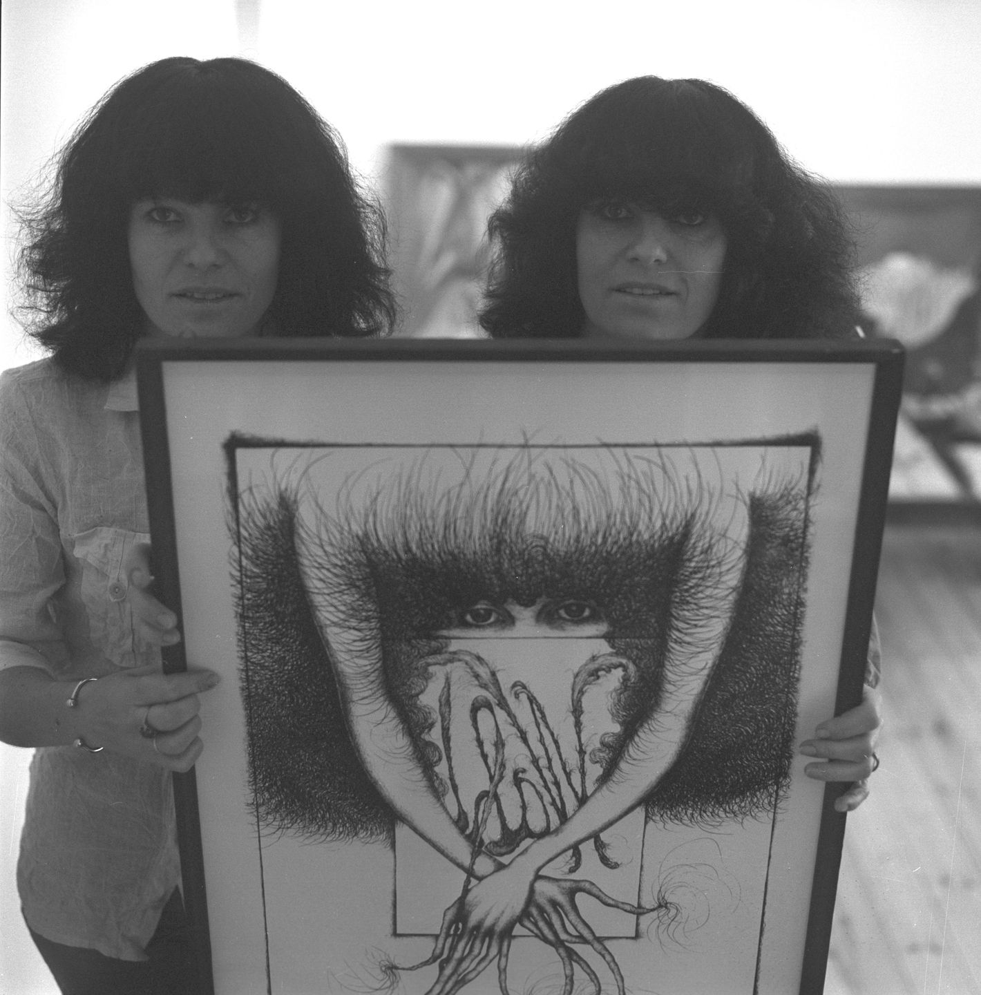 Alicja i Bożena Wahl w swojej galerii, 1980 r.