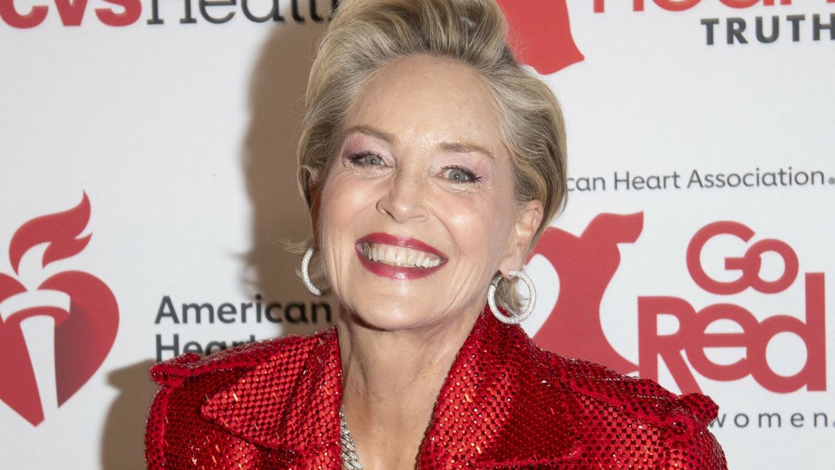 Sharon Stone przyszła na galę w sukni z głębokim rozcięciem