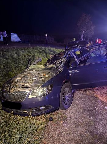 Wypadek w Wyszogrodzie. Skoda uderzyła w ciągnik rolniczy. Lądował LPR!