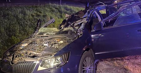 Wypadek w Wyszogrodzie. Skoda uderzyła w ciągnik rolniczy. Lądował LPR!