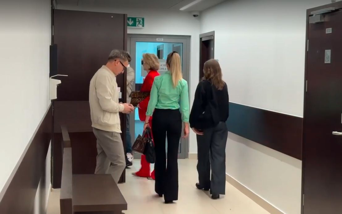Moment wejścia na salę rozpraw