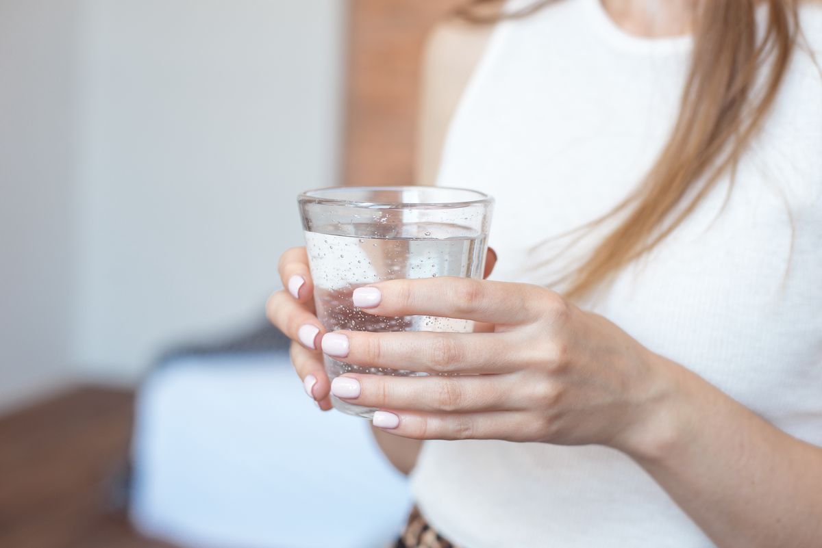 Czy picie dwóch litrów wody codziennie przez tydzień może coś zmienić? 