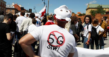 Kraśnik podtrzymał kontrowersyjną uchwałę ws. LGBT. Teraz dołącza do niej petycja o 5G