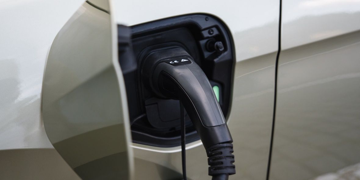 Ładuj albo stracisz moc. Niemcy chcą zmian dla użytkowników hybryd plug-in