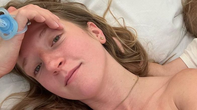 Lara Gessler pokazała, jak karmi piersią 