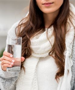 Czy picie ciepłej wody pomaga schudnąć? Oto odpowiedź
