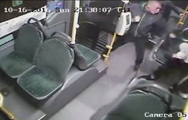Lublin: brutalny napad na nastolatka w autobusie. Policja prosi o pomoc w ujęciu sprawców