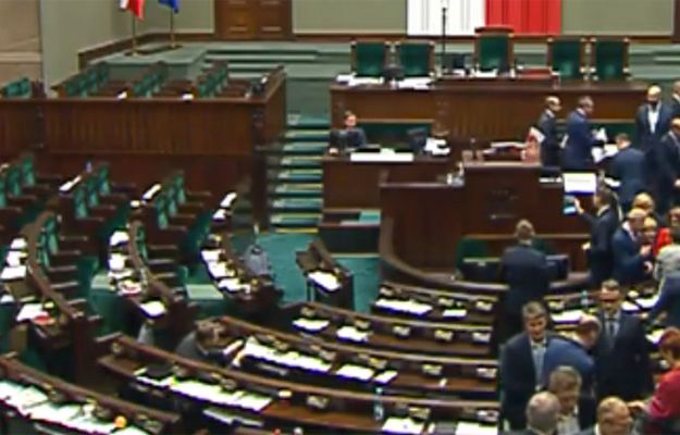 Ryszard Terlecki: 16 grudnia poseł PO przeszukiwał rzeczy posłów PiS. Sławomir Nitras odpiera zarzuty