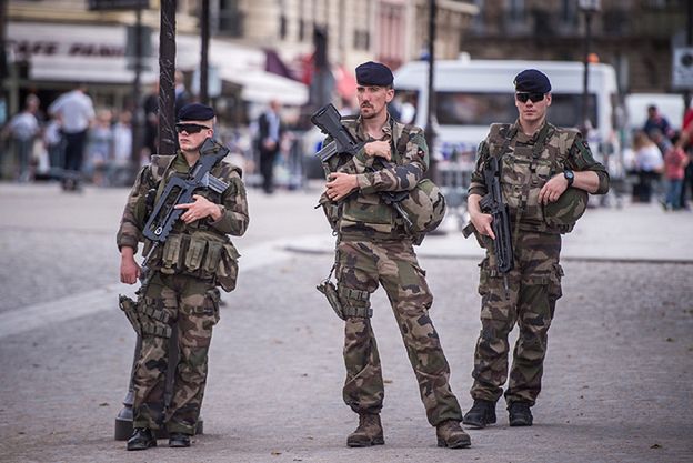 Francois Hollande zapowiada powołanie Gwardii Narodowej w reakcji na zamachy we Francji