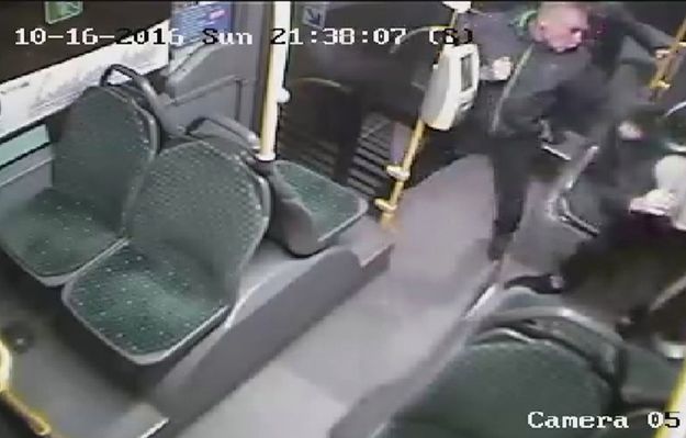 Lublin: brutalny napad na nastolatka w autobusie. Policja prosi o pomoc w ujęciu sprawców