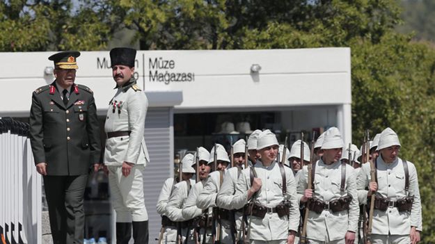 Tureccy żołnierze w kwietniu 2015 r. podczas obchodów rocznicy bitwy na Gallipoli - tu mogło dojść do zamachu