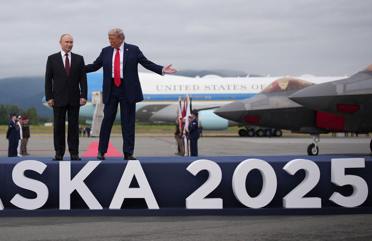 Początek szczytu Trump-Putin. Obaj przywódcy wylądowali na Alasce