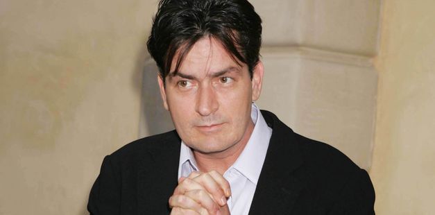 Charlie Sheen na miesiąc za kratki