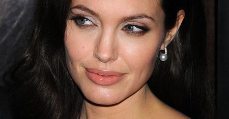 Angelina Jolie pogodzona z ojcem