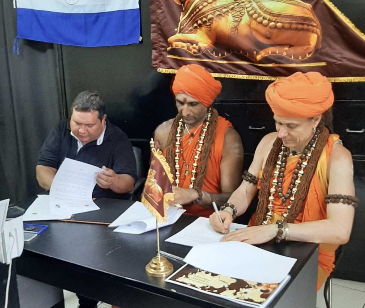 With full seriousness, the Paraguayan official signed a cooperation agreement with representatives of the self-proclaimed state.