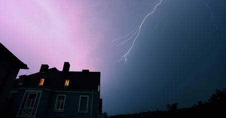 Tragedia w USA. Czekała w parku na dziecko. Poraził ją piorun