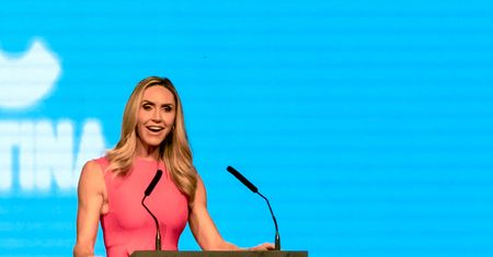 Lara Trump o "zbawcach" USA. Mówi, że obywatele powinni im "całować stopy"