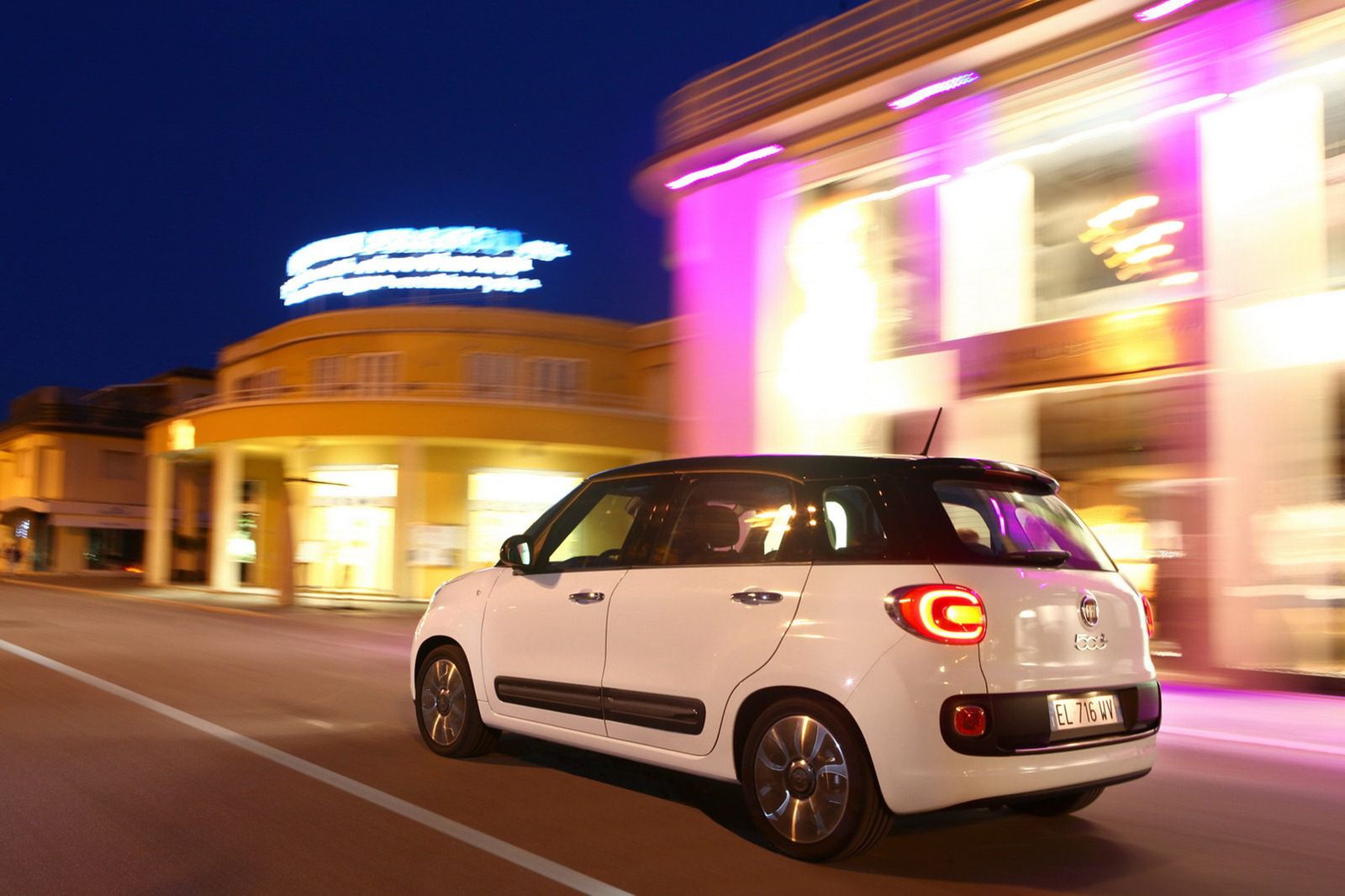 Fiat 500L - obszerna galeria zdjęć 25