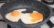 Bez oleju i masła. Smaruję tym patelnię i mam jajka jak marzenie
