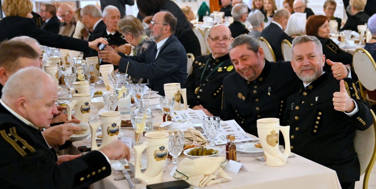 Tarnobrzeg: Siarkowi górnicy spotkali się na Biesiadzie Piwnej z okazji "Barbórki"