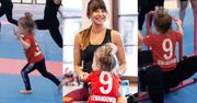 Anna Lewandowska rozpływa się nad córką: "Duma Klary jest tym większa, kiedy widzi, że ciocie i wujkowie ćwiczą razem z nią"