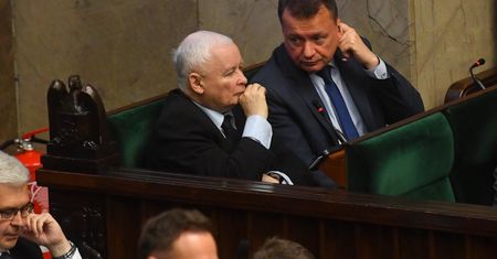 Minister Błaszczak walczy z wrogiem. Słownie [OPINIA]