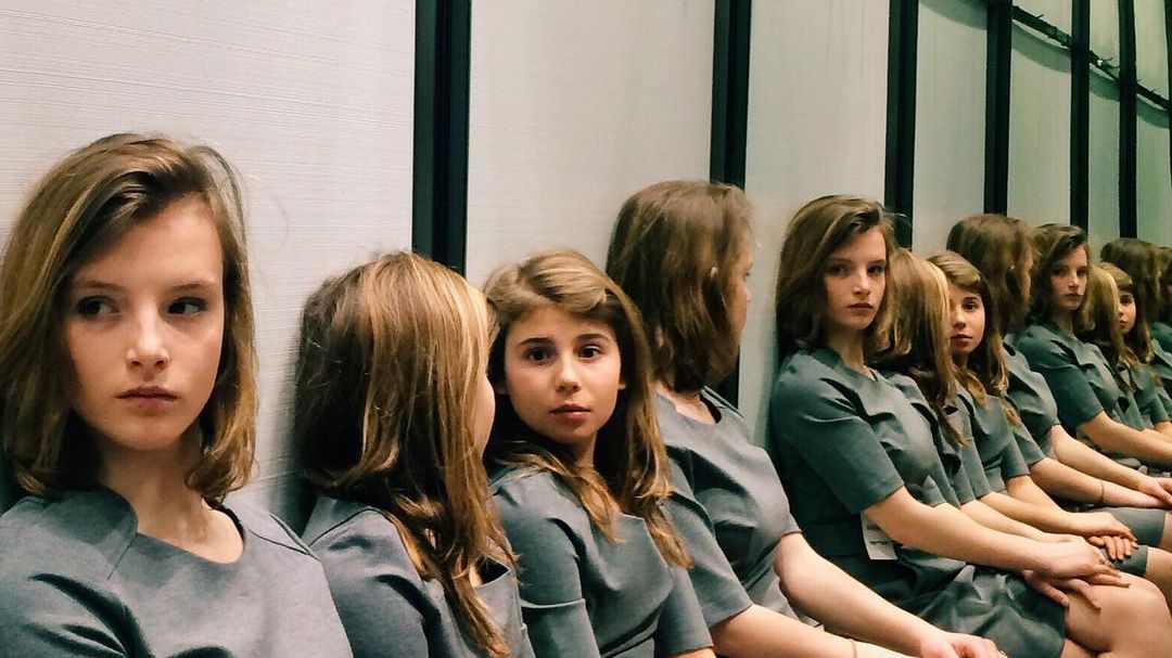 Zdjęcie zagadka - ile dziewczyn sfotografowano? 1