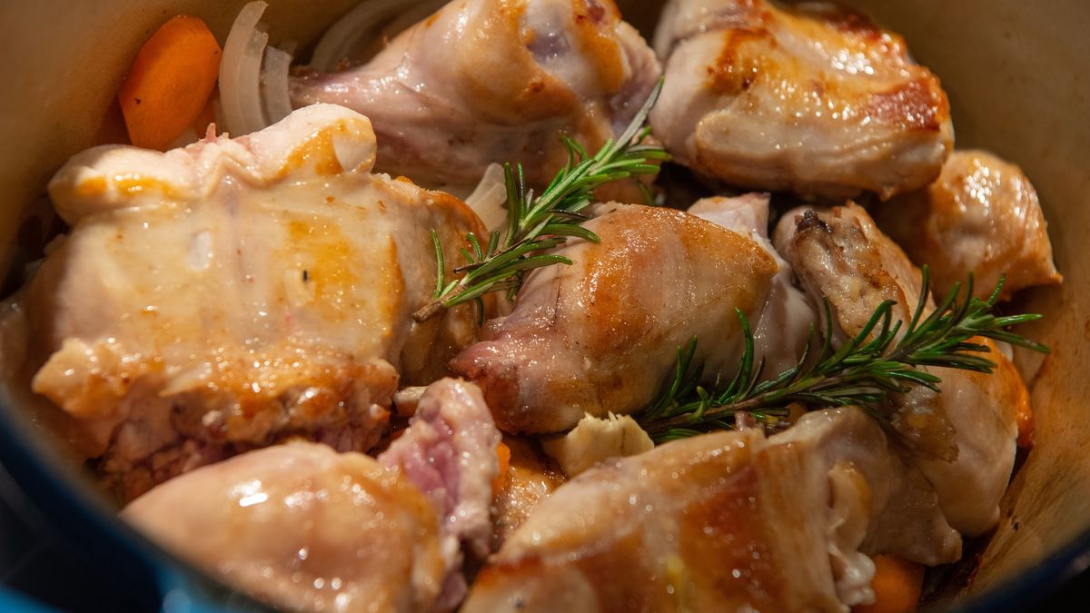 Kouneli stifado – grecki specjał z królika 