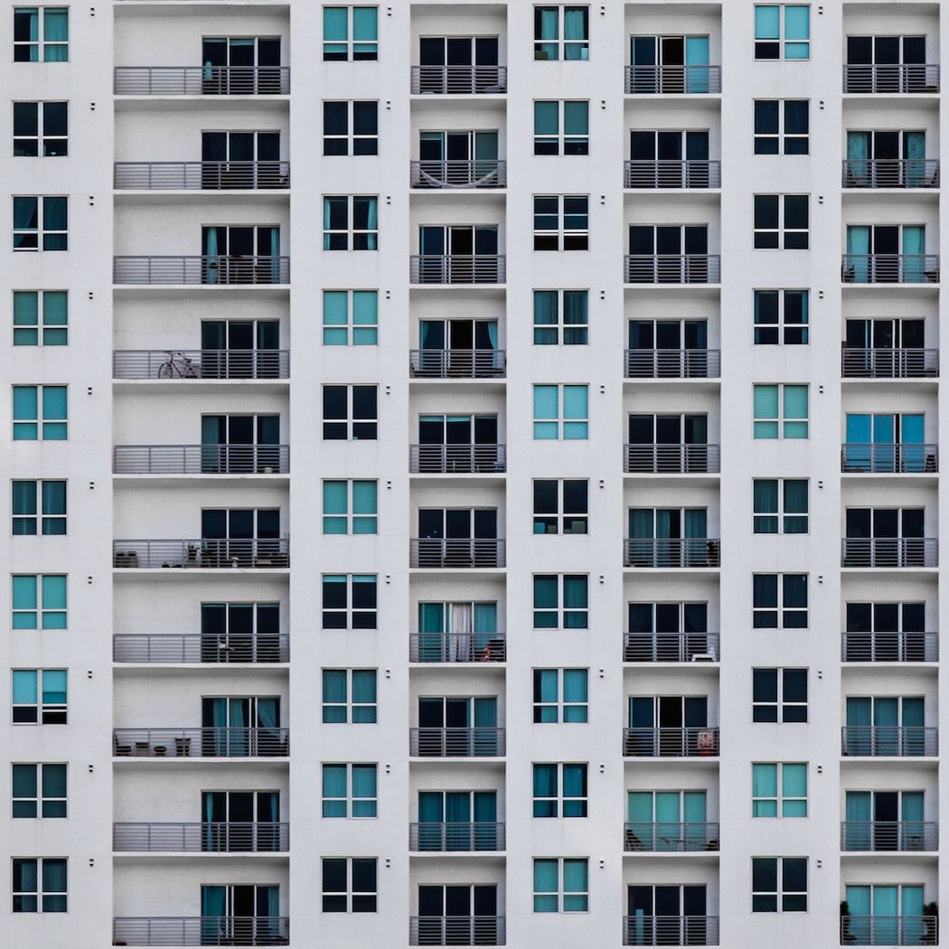 Sterylne zdjęcia architektury autorstwa Maika Lippa 10