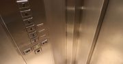 Dramatyczne chwile w Lublinie. Mężczyzna wpadł do szybu windy