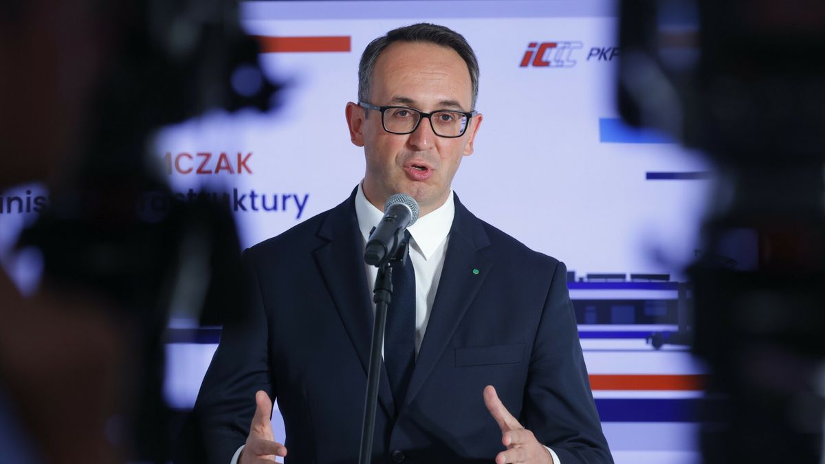 Newag dostarczy dwunap?dowe poci?gi dla PKP Intercity
05.07.2024. Warszawa. Newag dostarczy dwunapedowe pociagi dla PKP Intercity. Fot. Filip Naumienko/REPORTER 
N/z: Dariusz Klimczak
Filip Naumienko/REPORTER